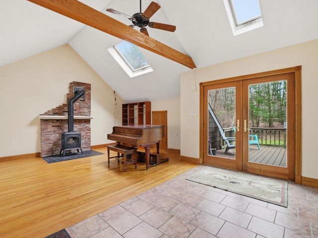 45 Campmeeting Rd, Topsfield, MA 01983