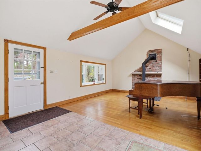 45 Campmeeting Rd, Topsfield, MA 01983