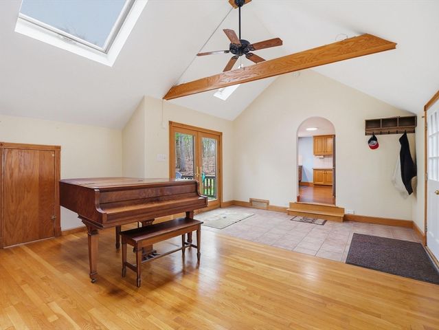 45 Campmeeting Rd, Topsfield, MA 01983