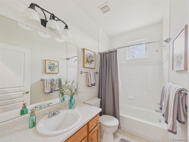 970 Inyokern Ct, Watkins, CO 80137