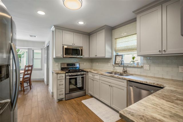 1911 Stebbins Drive, Houston, TX 77043