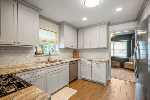 1911 Stebbins Drive, Houston, TX 77043