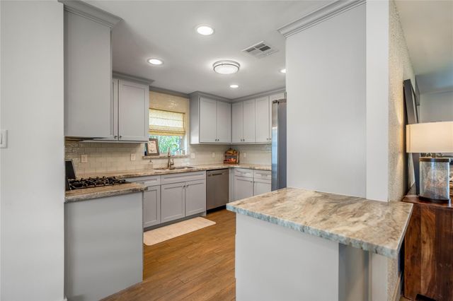 1911 Stebbins Drive, Houston, TX 77043