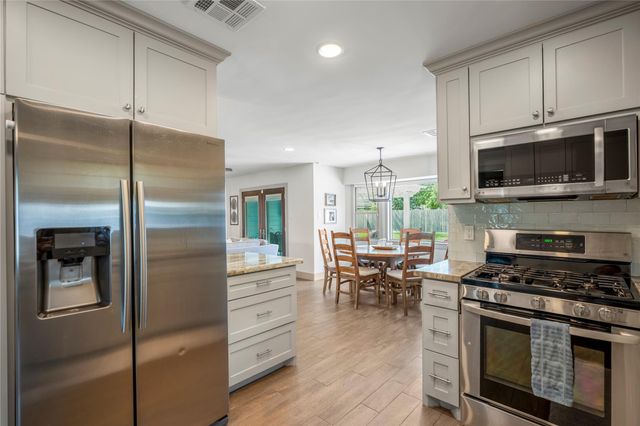 1911 Stebbins Drive, Houston, TX 77043