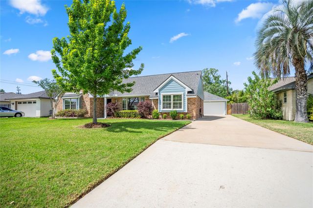 1911 Stebbins Drive, Houston, TX 77043