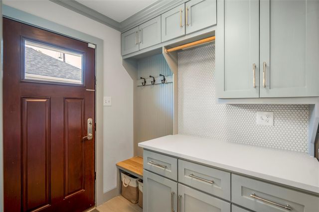 1911 Stebbins Drive, Houston, TX 77043