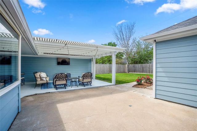 1911 Stebbins Drive, Houston, TX 77043