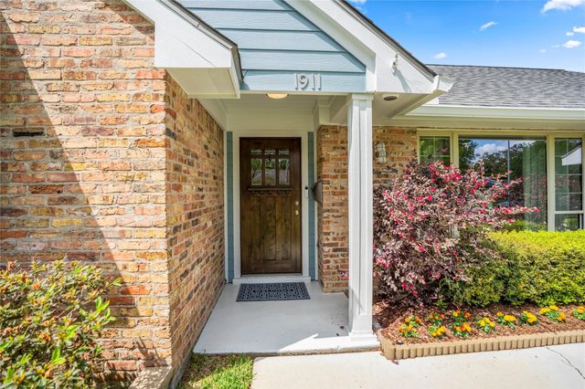 1911 Stebbins Drive, Houston, TX 77043