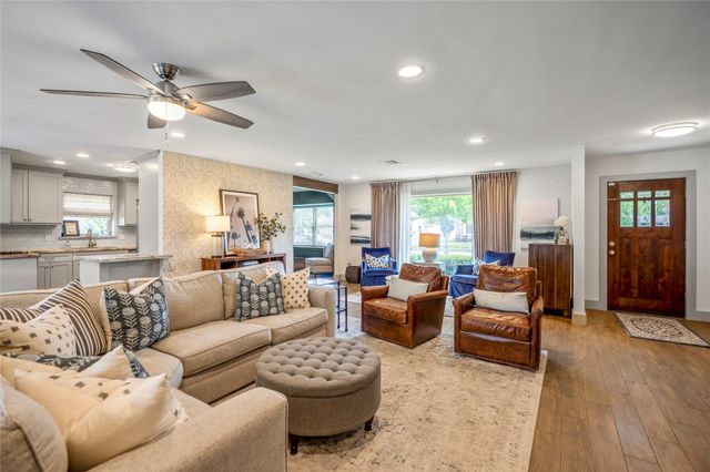 1911 Stebbins Drive, Houston, TX 77043