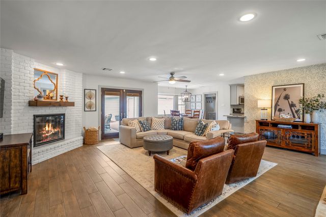 1911 Stebbins Drive, Houston, TX 77043
