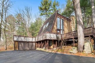 244 Moulton Dr, Lynnfield, MA 01940