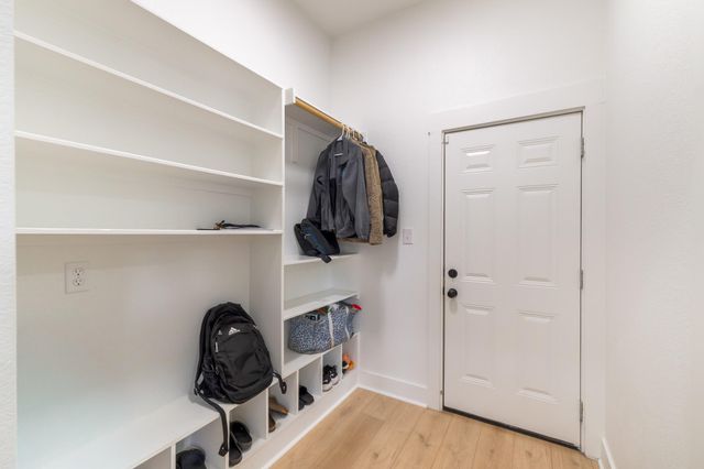 587 W Keanahalululu LN, Bastrop, TX 78602
