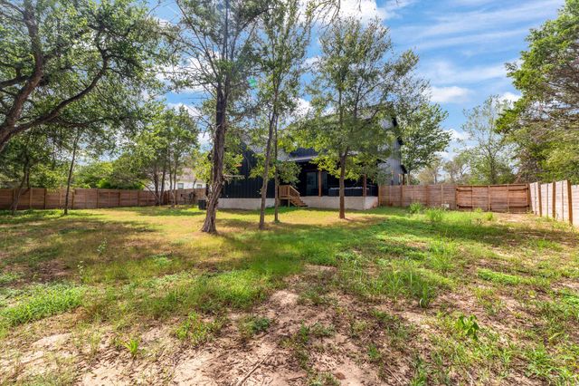 587 W Keanahalululu LN, Bastrop, TX 78602
