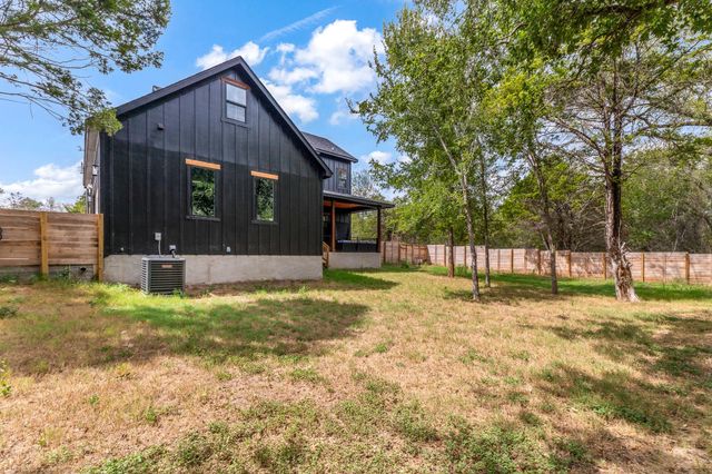 587 W Keanahalululu LN, Bastrop, TX 78602