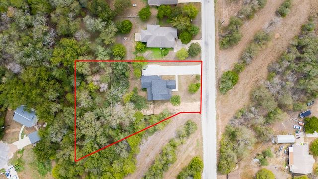 587 W Keanahalululu LN, Bastrop, TX 78602