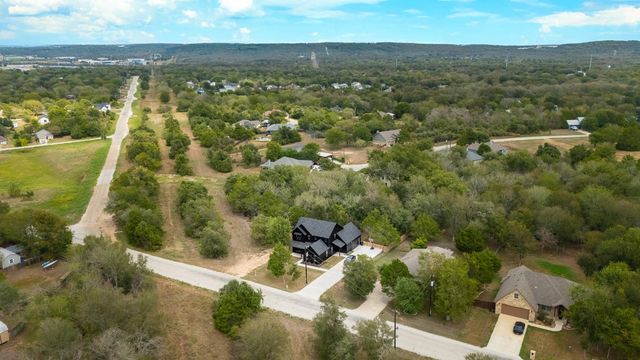 587 W Keanahalululu LN, Bastrop, TX 78602