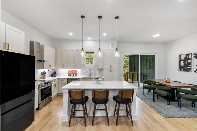 587 W Keanahalululu LN, Bastrop, TX 78602