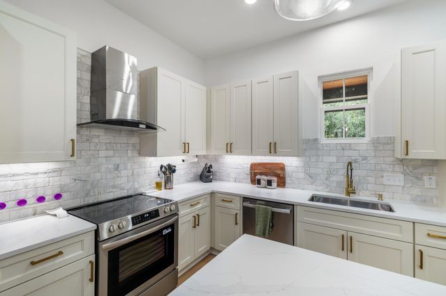 587 W Keanahalululu LN, Bastrop, TX 78602