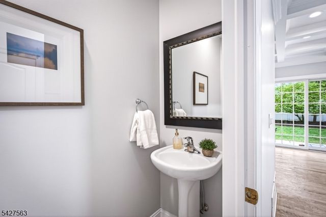 506 Codding Rd, Westfield Town, NJ 07090