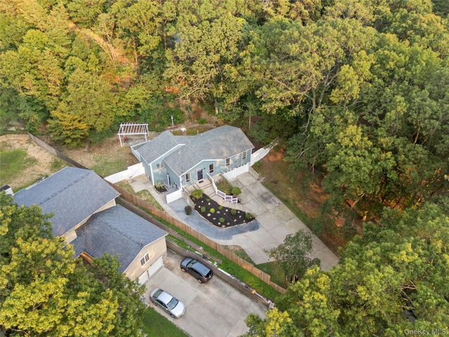 59 Breeze Avenue, Ronkonkoma, NY 11779