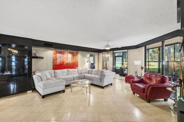 15321 Strathearn Drive 10902, Delray Beach, FL 33446