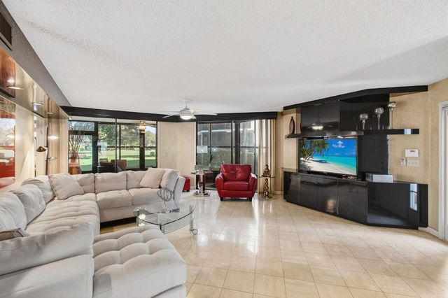 15321 Strathearn Drive 10902, Delray Beach, FL 33446