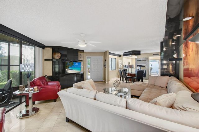 15321 Strathearn Drive 10902, Delray Beach, FL 33446