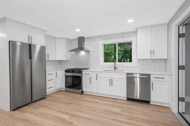 10 Lamb Road, Nashua, NH 03062