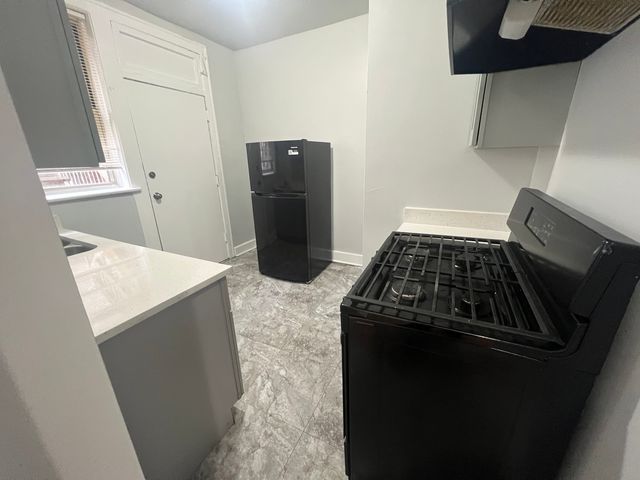 6802 S Clyde Avenue 2, Chicago, IL 60649