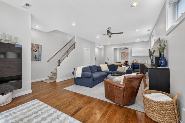 2012 W Shakespeare Avenue 1, Chicago, IL 60647
