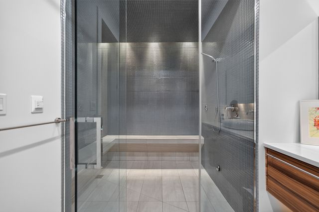 2012 W Shakespeare Avenue 1, Chicago, IL 60647