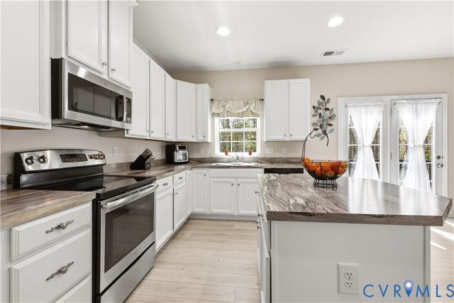 5225 Timsbury Pointe Dr, Chester, VA 23831
