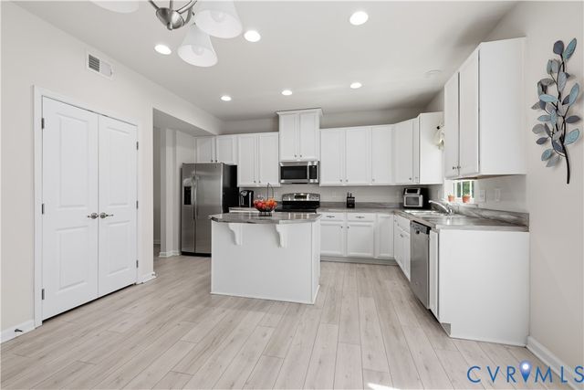 5225 Timsbury Pointe Dr, Chester, VA 23831