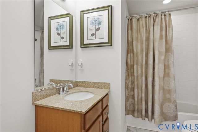 5225 Timsbury Pointe Dr, Chester, VA 23831