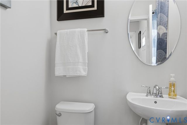 5225 Timsbury Pointe Dr, Chester, VA 23831