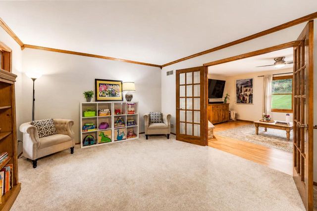 952 Greenway TERRACE, Hartland, WI 53029