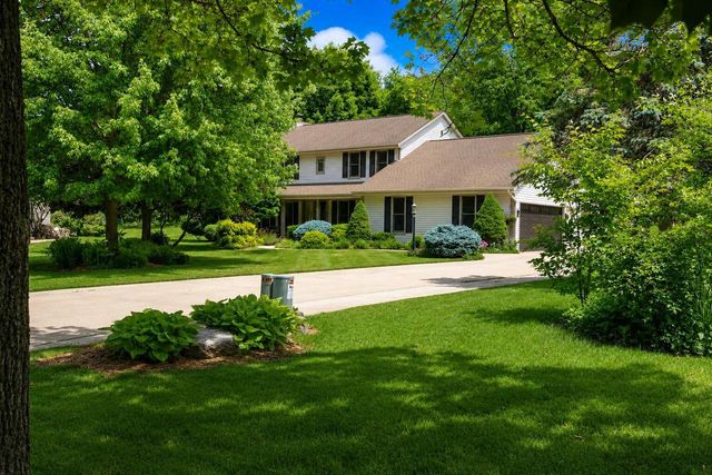 952 Greenway TERRACE, Hartland, WI 53029
