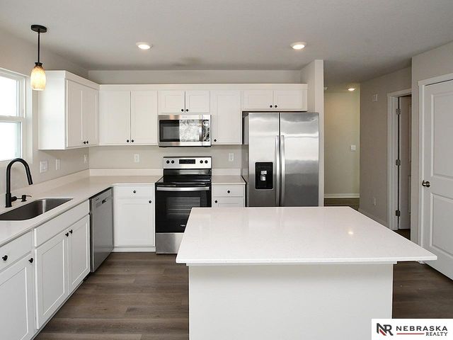 7728 N 95th Avenue, Omaha, NE 68122