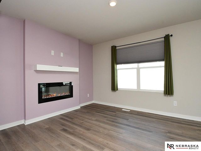 7728 N 95th Avenue, Omaha, NE 68122