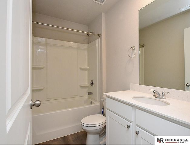 7728 N 95th Avenue, Omaha, NE 68122