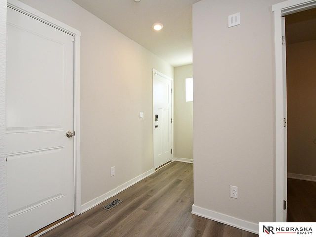 7728 N 95th Avenue, Omaha, NE 68122