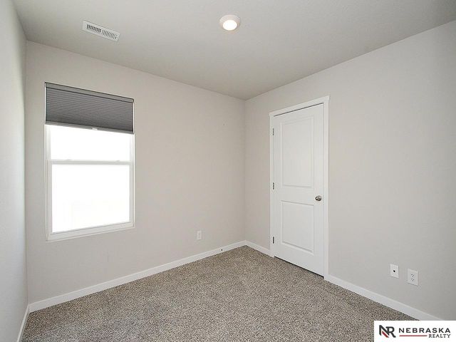 7728 N 95th Avenue, Omaha, NE 68122