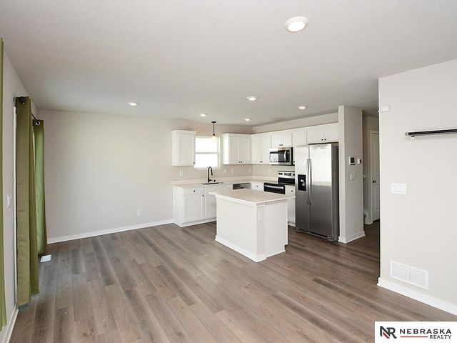 7728 N 95th Avenue, Omaha, NE 68122