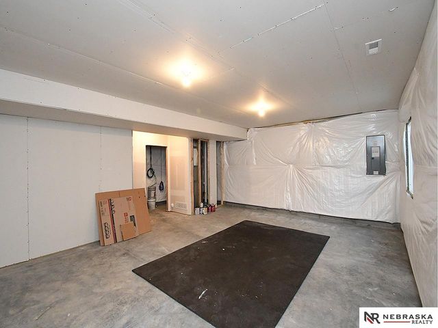 7728 N 95th Avenue, Omaha, NE 68122