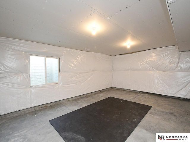 7728 N 95th Avenue, Omaha, NE 68122