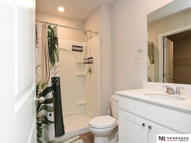 7728 N 95th Avenue, Omaha, NE 68122