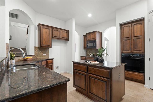 211 Longmont LN, Austin, TX 78737