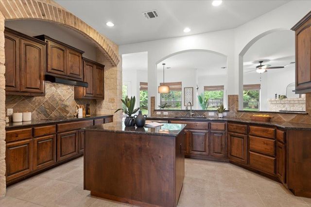 211 Longmont LN, Austin, TX 78737