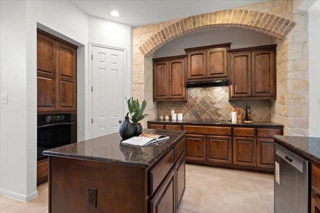 211 Longmont LN, Austin, TX 78737