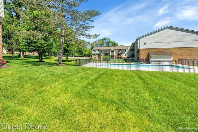 30028 W 12 Mile Road, Farmington Hills, MI 48334